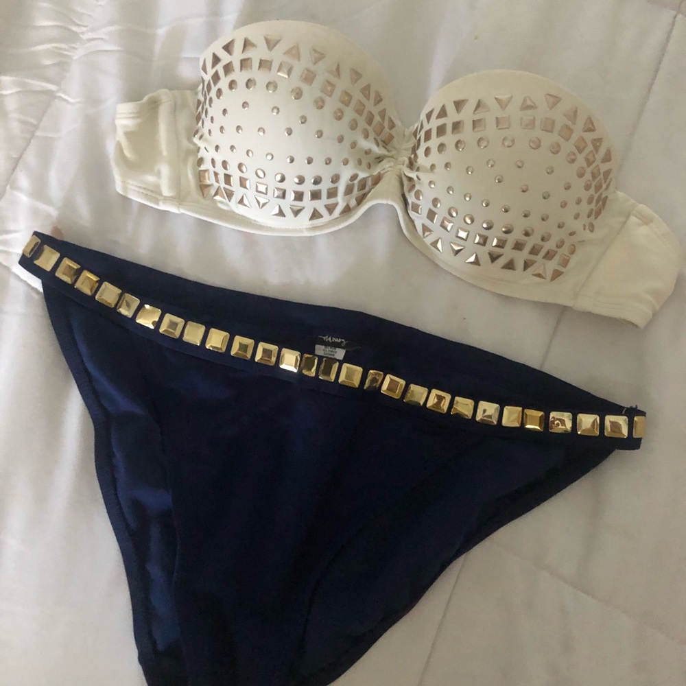 Bikini - Picture 5 of 5